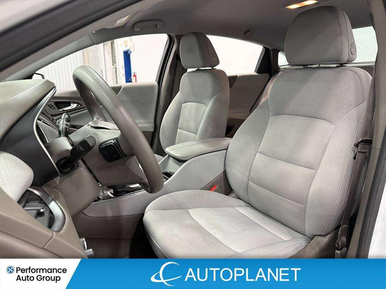 2025 Chevrolet Malibu 1LT, Turbo, Back Up Cam, Apple CarPlay! Photo