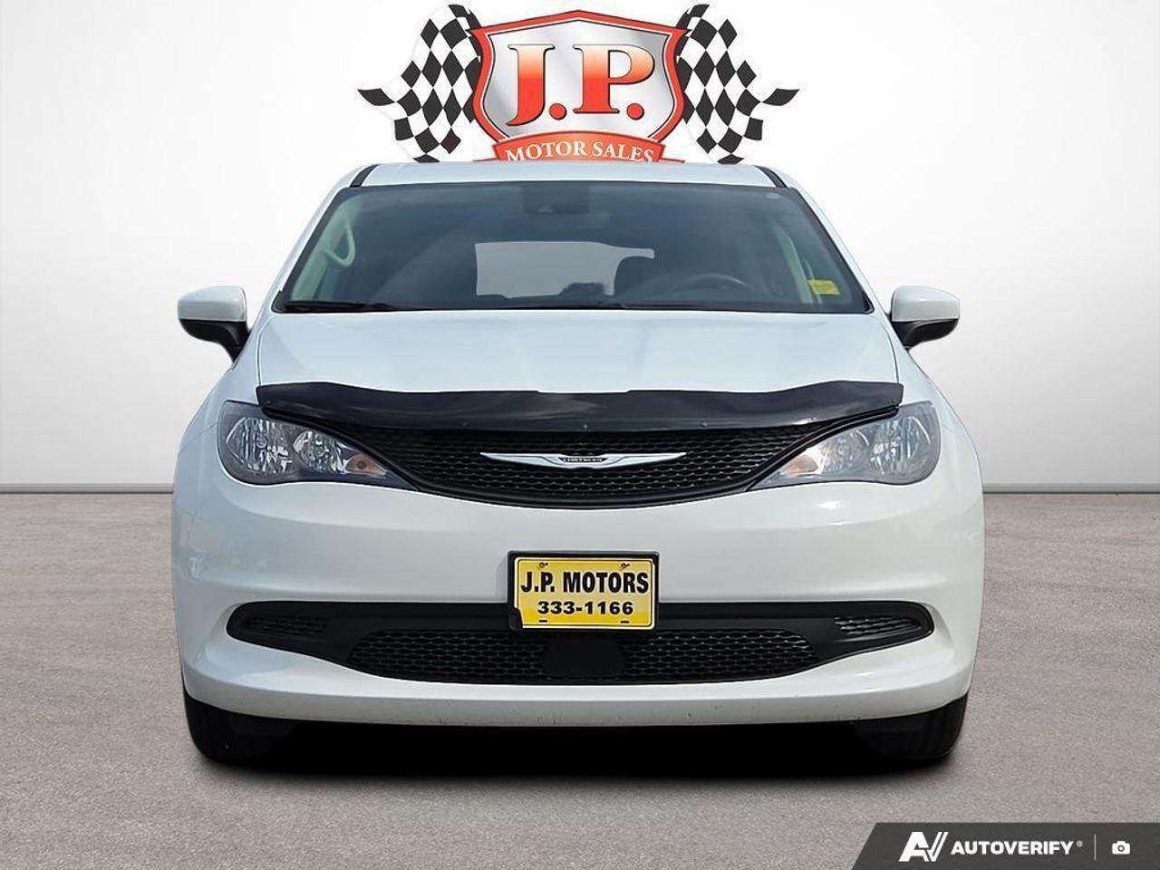 2023 Chrysler Grand Caravan SXT Apple CarPlay & Android Auto • Third-Row Seati Photo