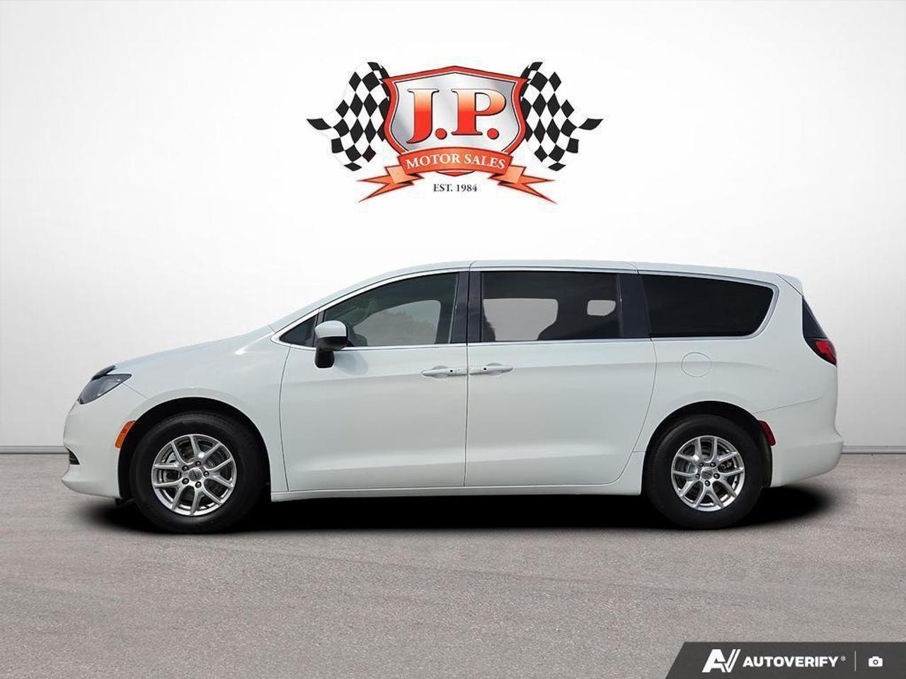 2023 Chrysler Grand Caravan SXT Apple CarPlay & Android Auto • Third-Row Seati Photo