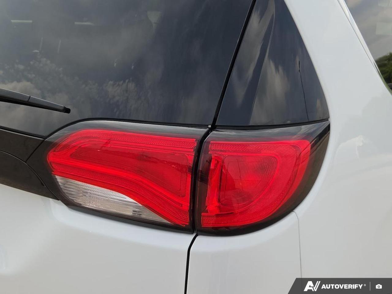 2023 Chrysler Grand Caravan SXT Apple CarPlay & Android Auto • Third-Row Seati Photo