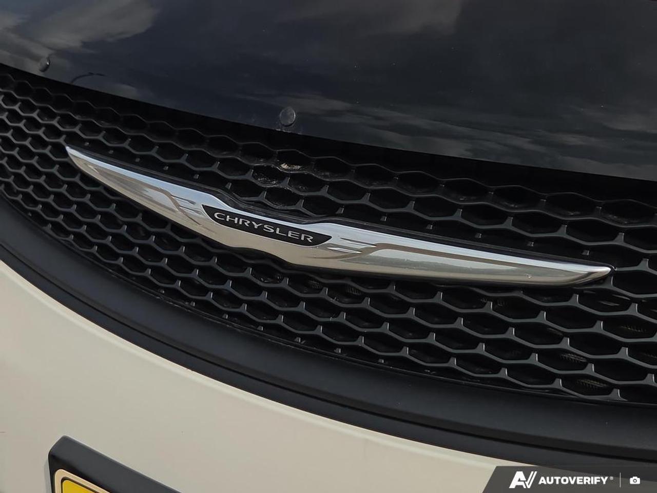 2023 Chrysler Grand Caravan SXT Apple CarPlay & Android Auto • Third-Row Seati Photo
