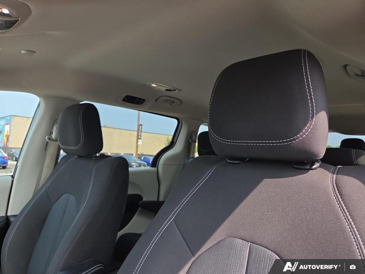 2023 Chrysler Grand Caravan SXT Apple CarPlay & Android Auto • Third-Row Seati Photo