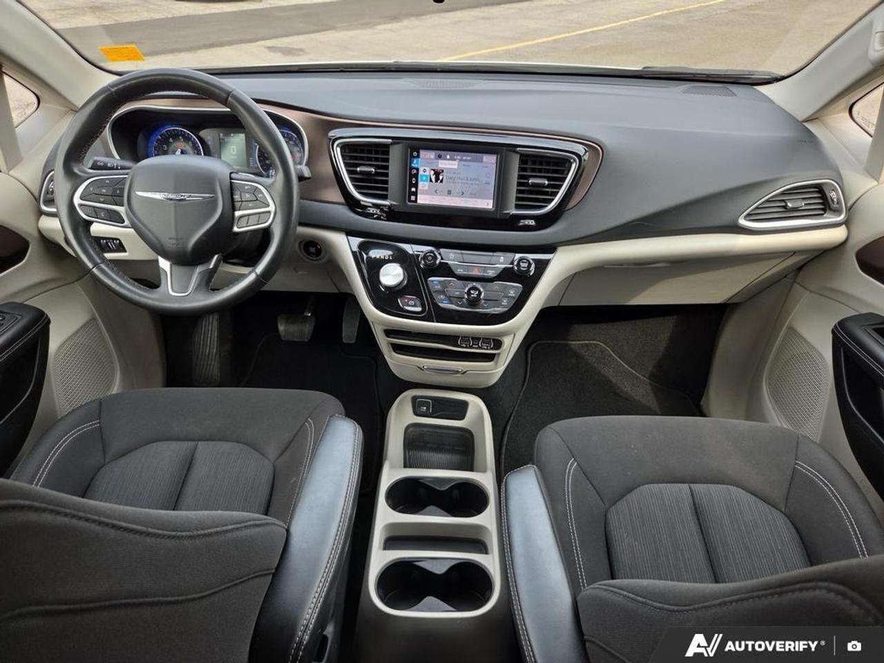 2023 Chrysler Grand Caravan SXT Apple CarPlay & Android Auto • Third-Row Seati Photo