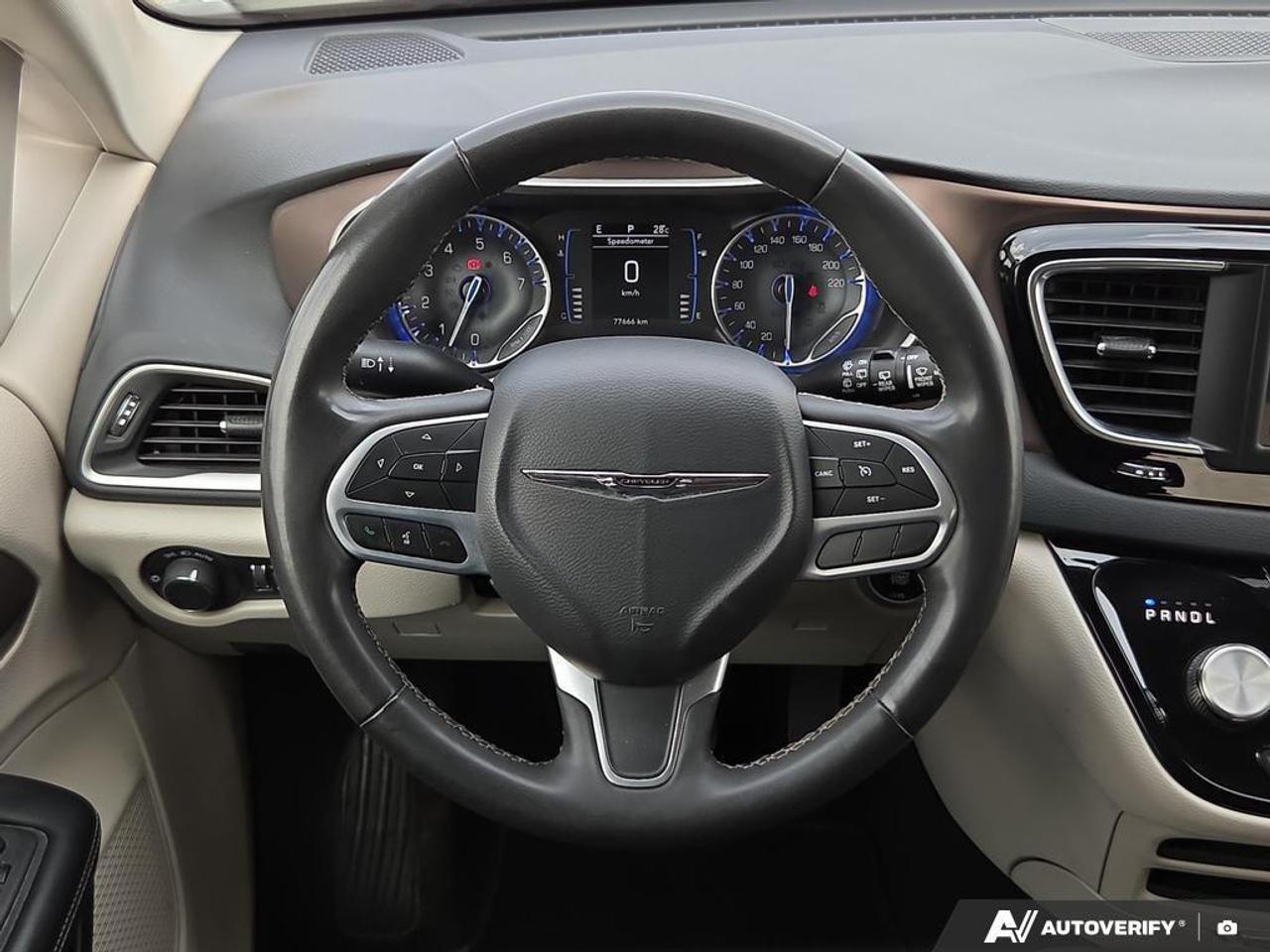 2023 Chrysler Grand Caravan SXT Apple CarPlay & Android Auto • Third-Row Seati Photo