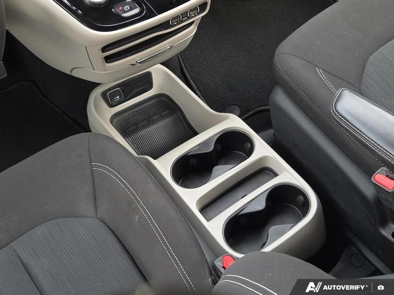2023 Chrysler Grand Caravan SXT Apple CarPlay & Android Auto • Third-Row Seati Photo