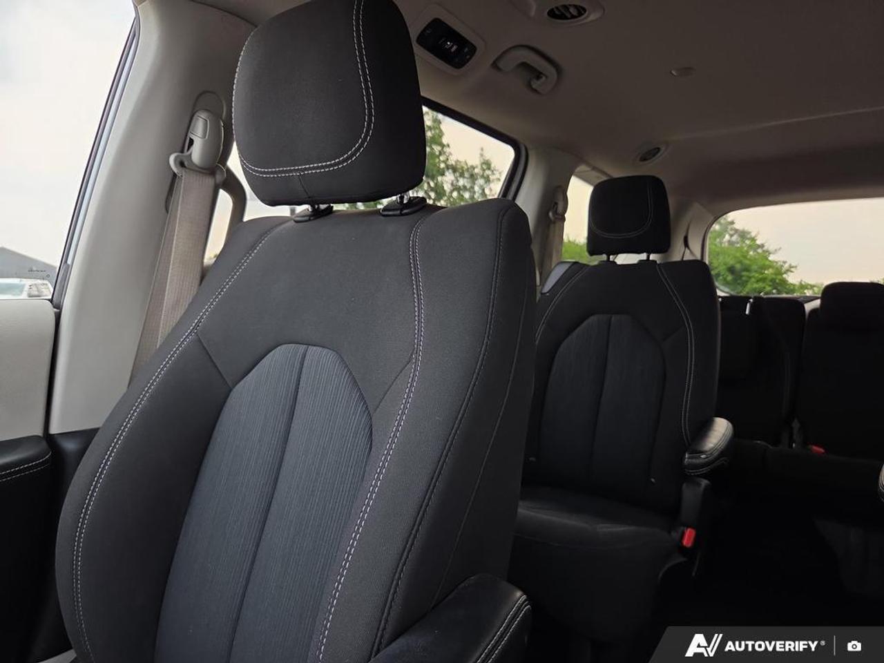 2023 Chrysler Grand Caravan SXT Apple CarPlay & Android Auto • Third-Row Seati Photo