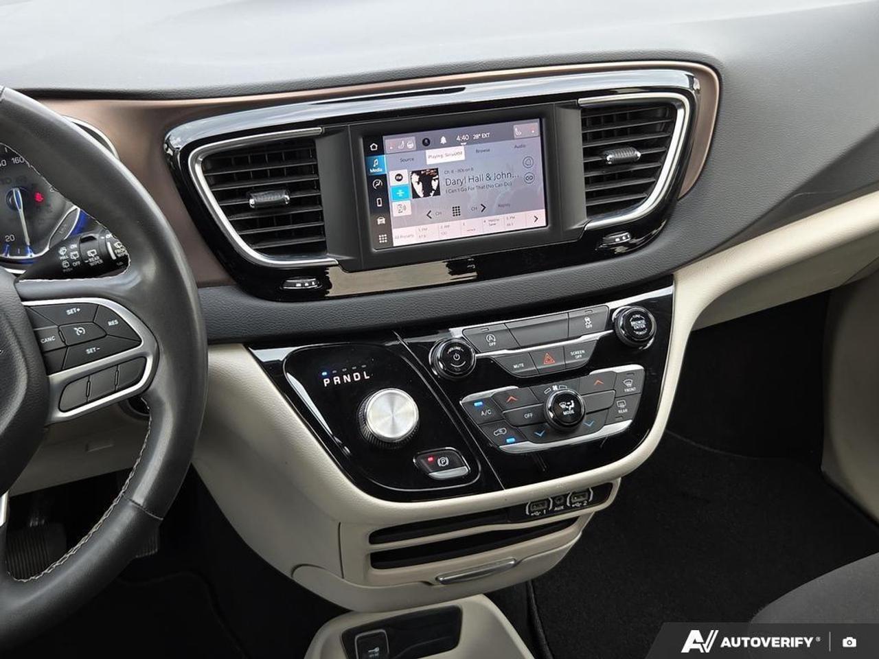 2023 Chrysler Grand Caravan SXT Apple CarPlay & Android Auto • Third-Row Seati Photo