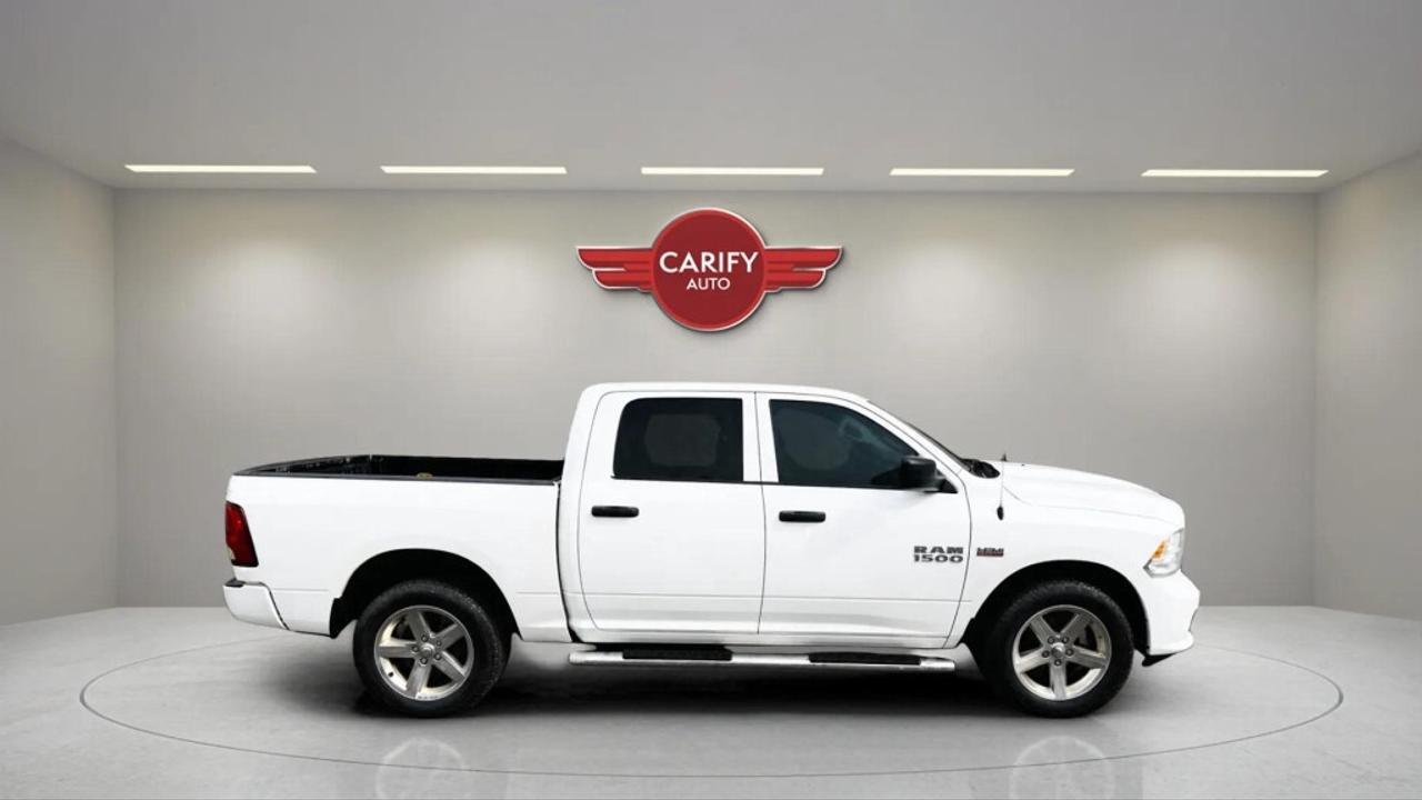 2017 RAM 1500 EXPRESS CREW CAB 4WD Photo