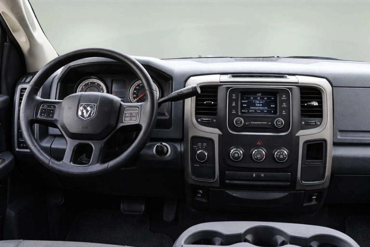 2017 RAM 1500 EXPRESS CREW CAB 4WD Photo
