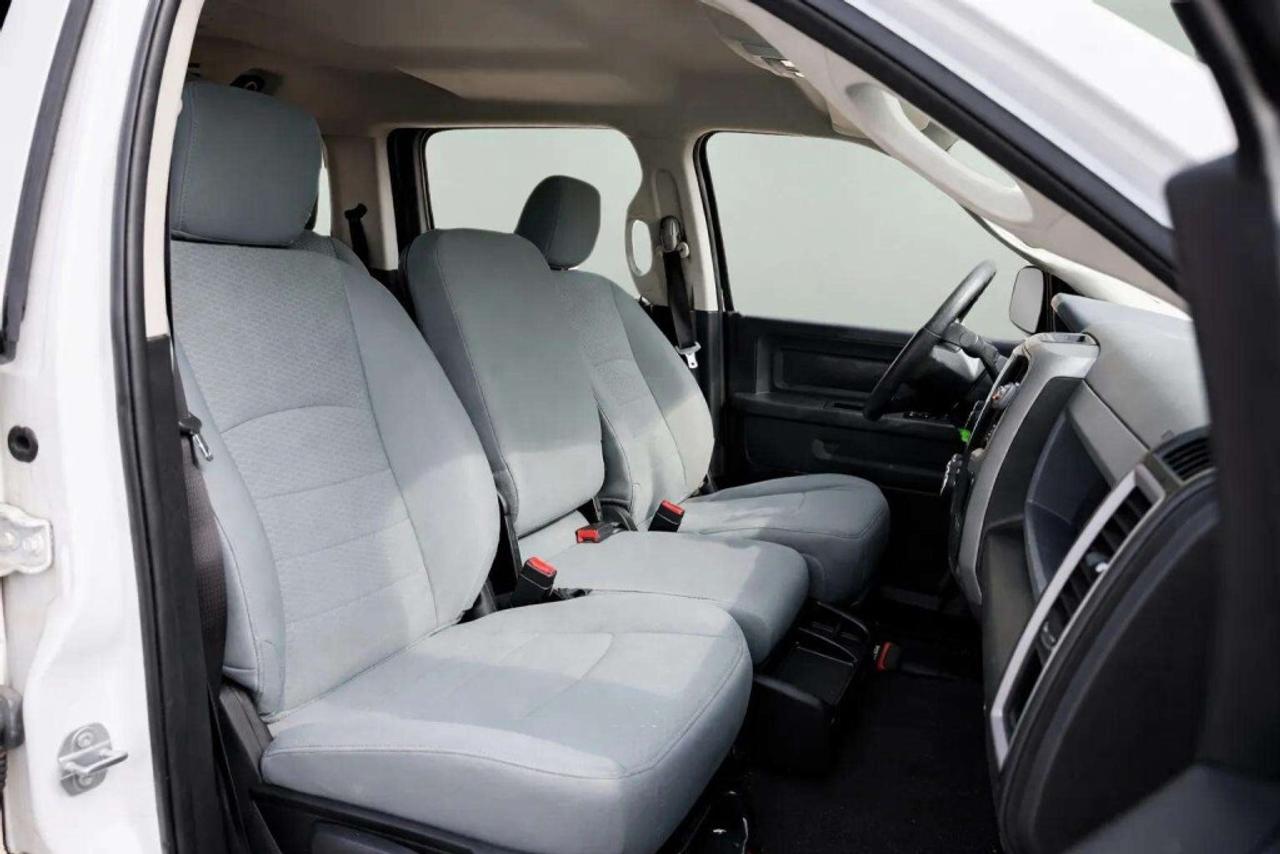 2017 RAM 1500 EXPRESS CREW CAB 4WD Photo