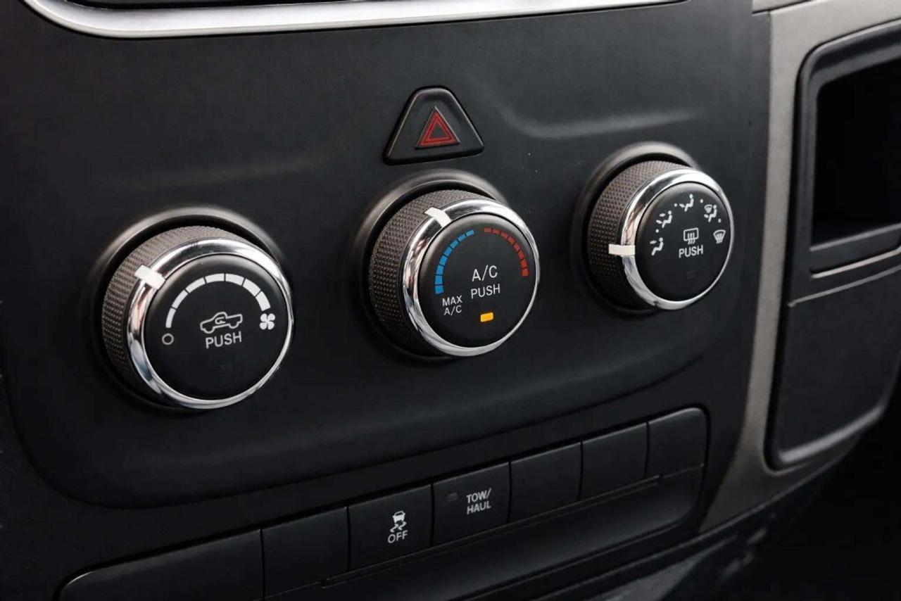 2017 RAM 1500 EXPRESS CREW CAB 4WD Photo
