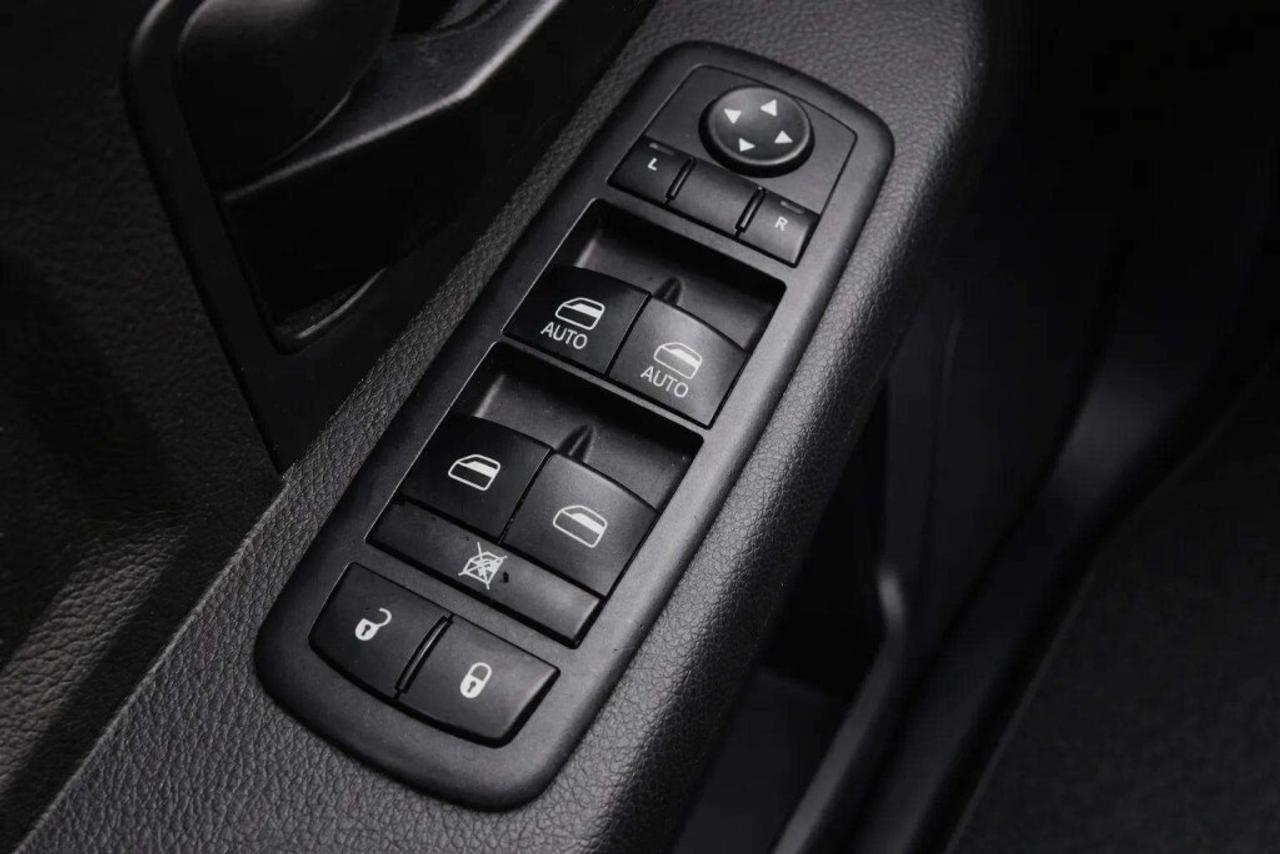2017 RAM 1500 EXPRESS CREW CAB 4WD Photo