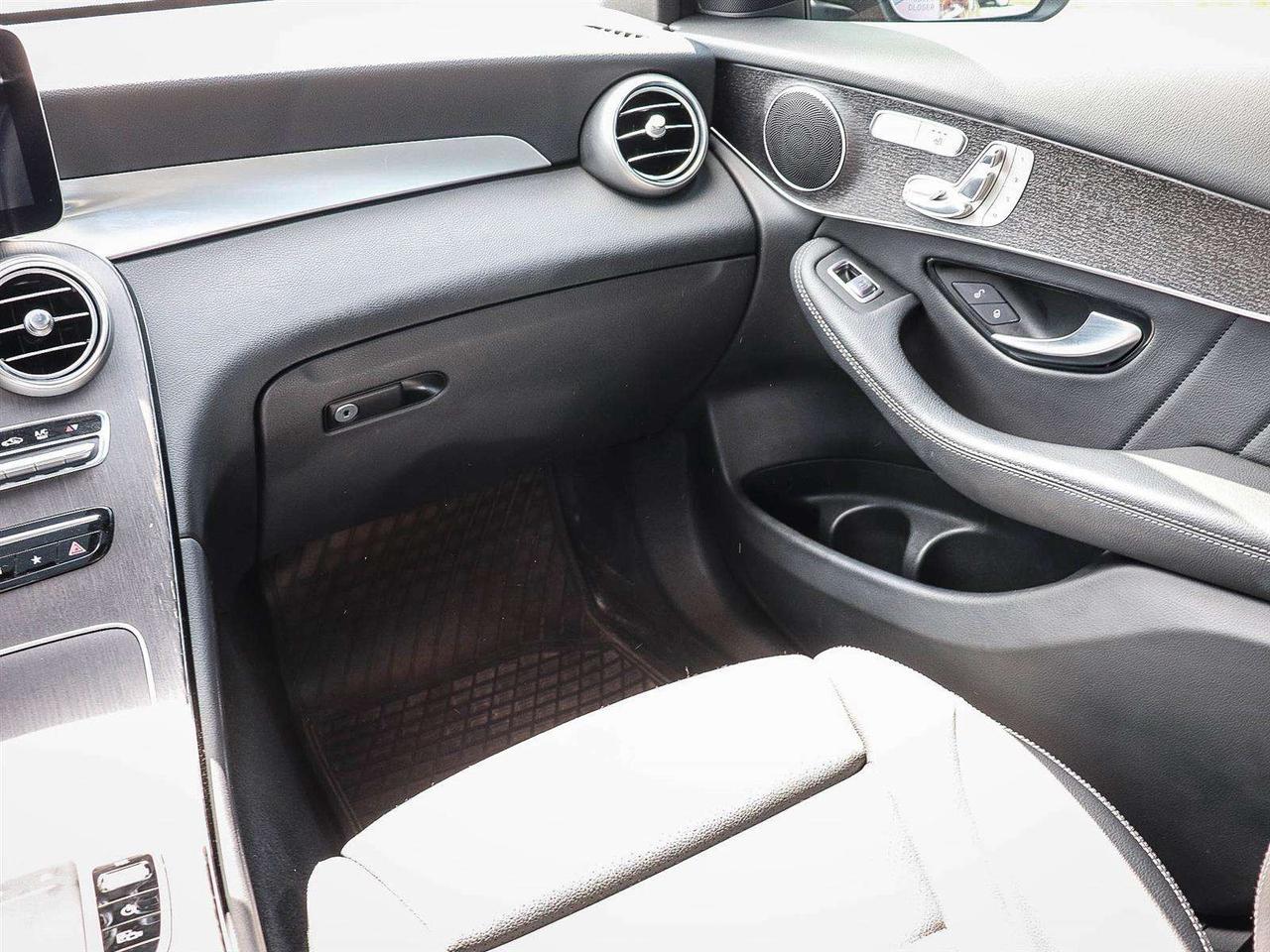 2022 Mercedes-Benz GLC GLC 300 Photo
