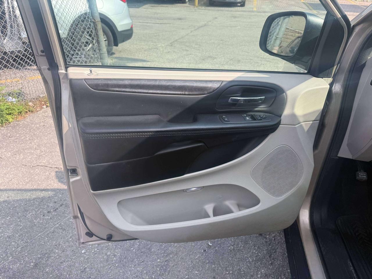 2016 Dodge Grand Caravan *** 3 YEAR WARRANTY INCLUDED *** Photo