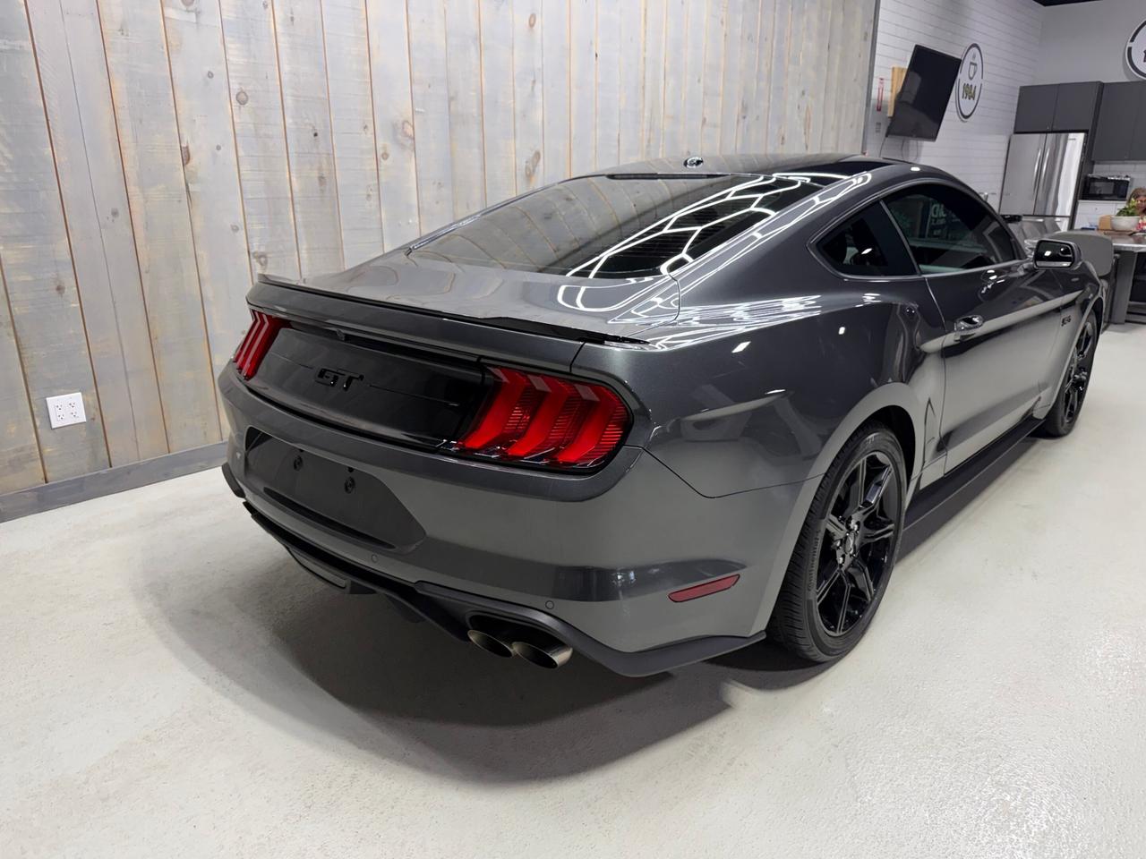 2020 Ford Mustang GT FASTBACK  5.0L V8 BLACK PACK ADAPTIVE CRUISE Photo
