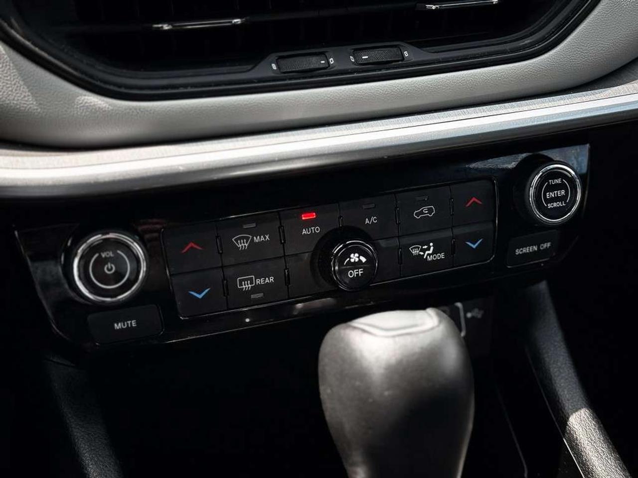 2024 Jeep Compass Limited   HEATED SEATS   REMOTE START   LANE KEEP   BLINDSPOT Photo