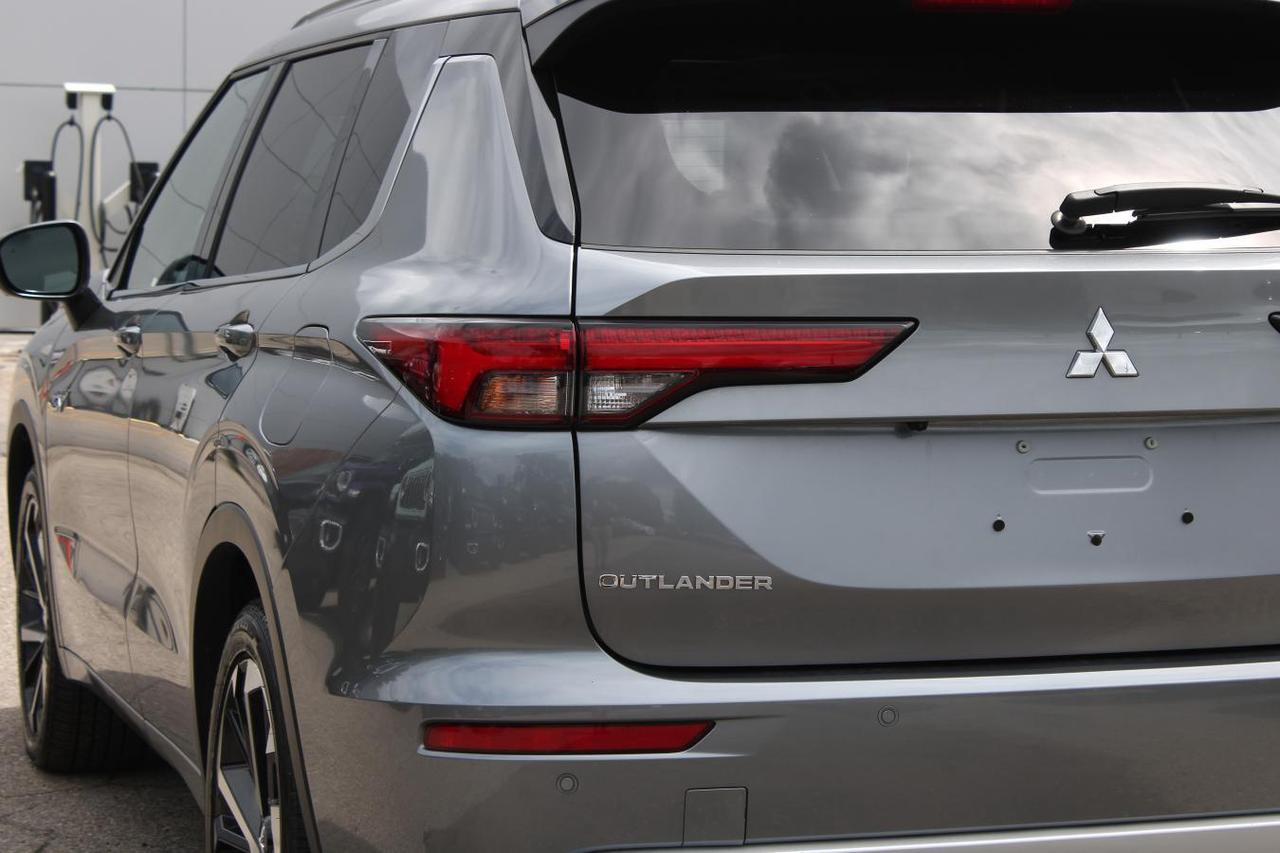 2024 Mitsubishi Outlander SEL  Gps Moonroof ReverseCamera HtdSeats DriveMode Photo