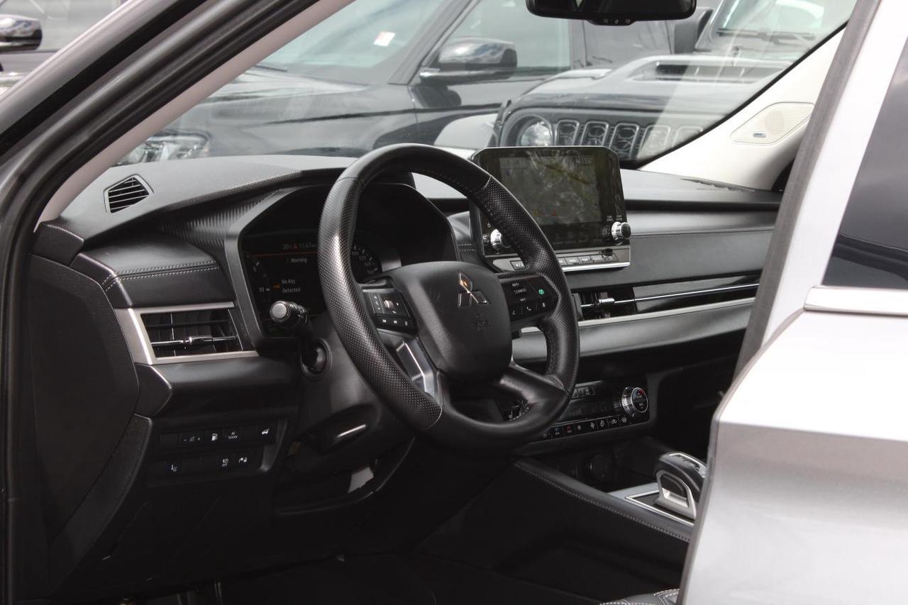 2024 Mitsubishi Outlander SEL  Gps Moonroof ReverseCamera HtdSeats DriveMode Photo