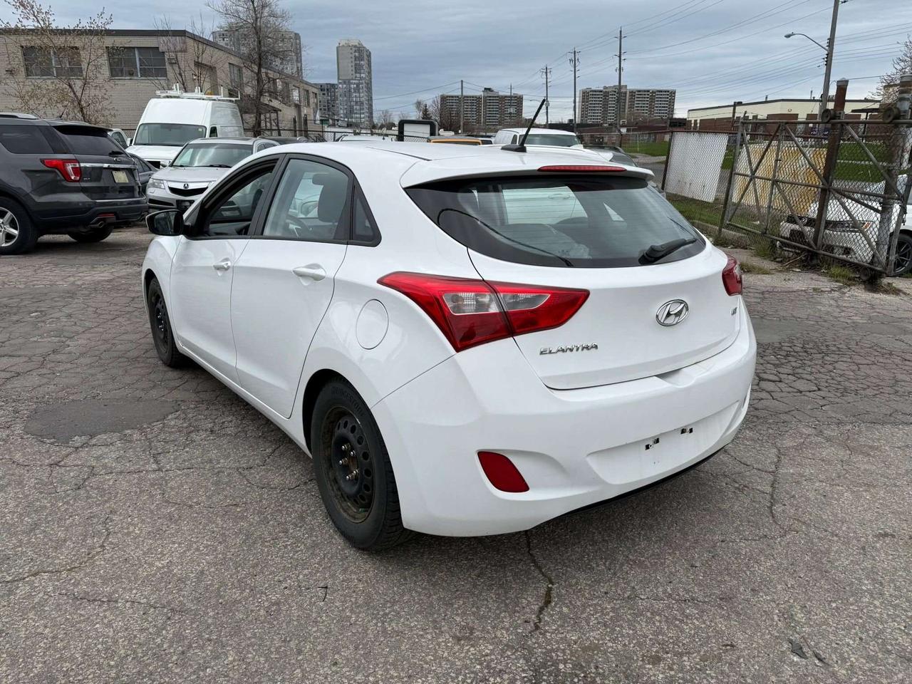 2016 Hyundai Elantra GT 5dr HB Auto GL Photo