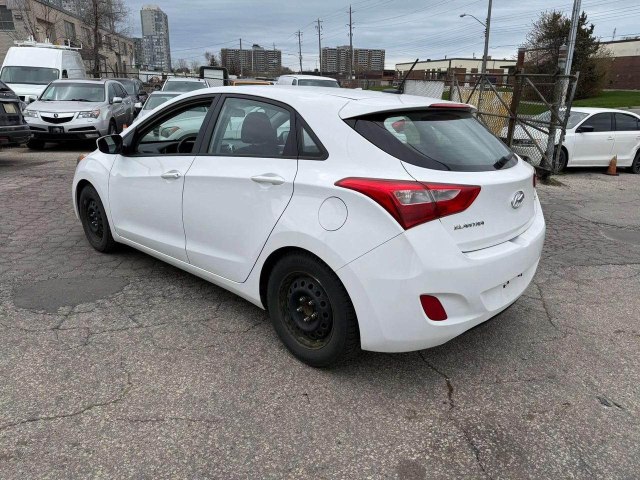 2016 Hyundai Elantra GT 5dr HB Auto GL Photo3