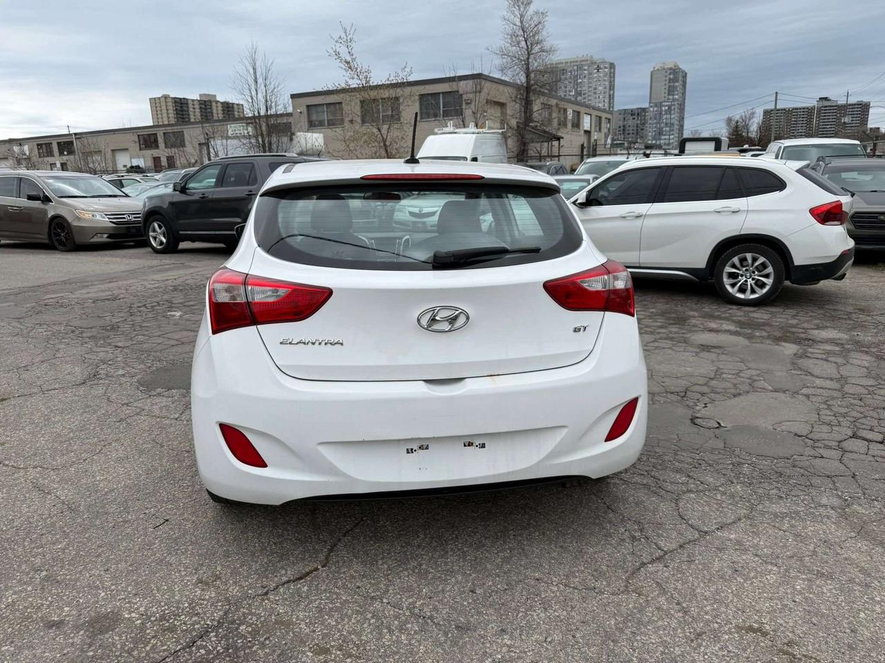 2016 Hyundai Elantra GT 5dr HB Auto GL Photo