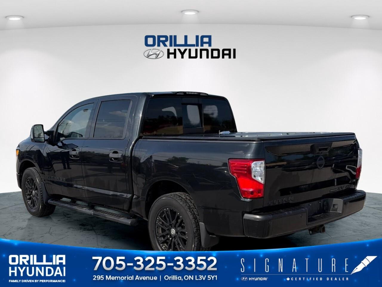 2019 Nissan Titan 4x4 Crew Cab SV Midnight Edition Photo2
