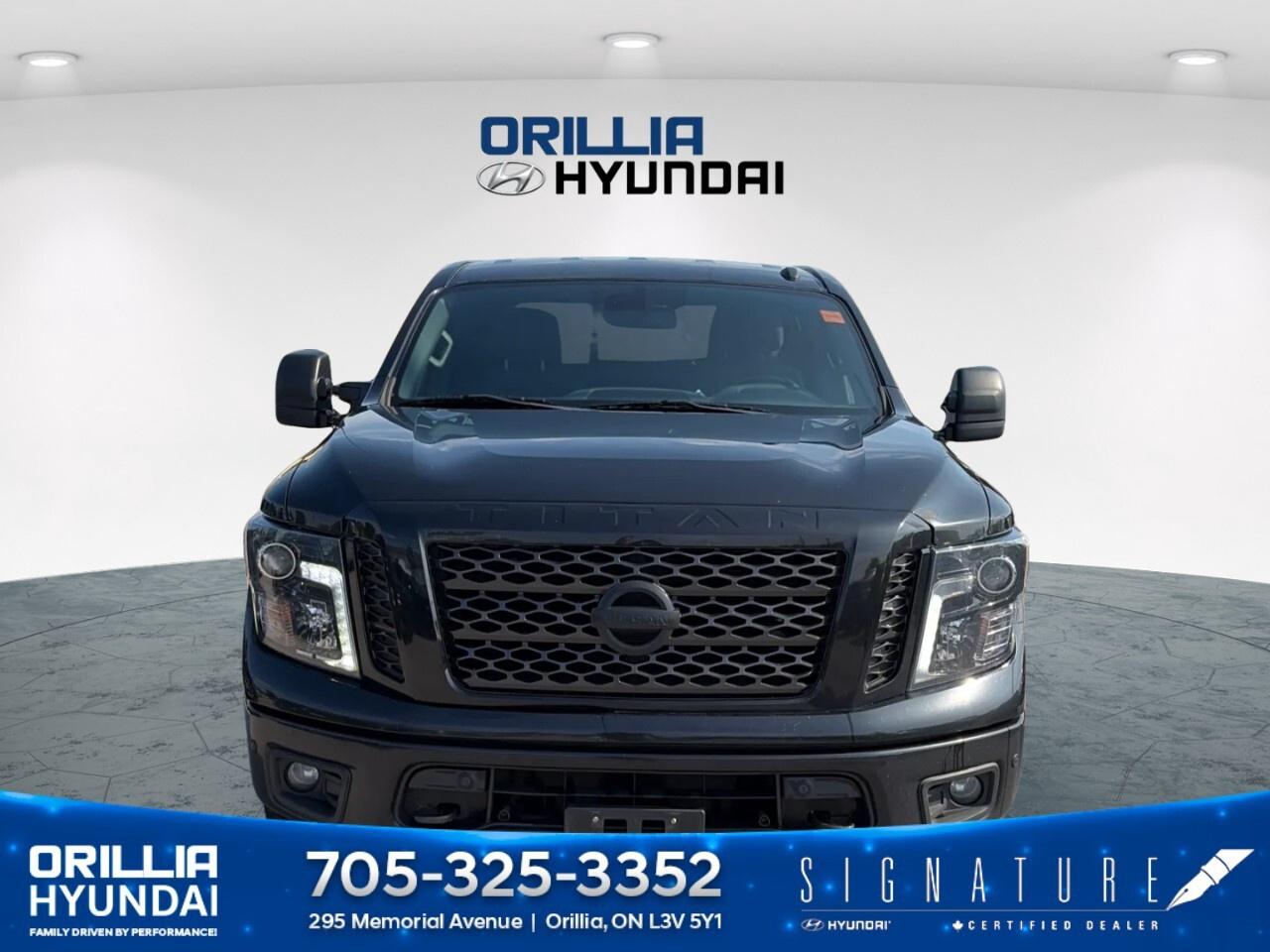 2019 Nissan Titan 4x4 Crew Cab SV Midnight Edition Photo