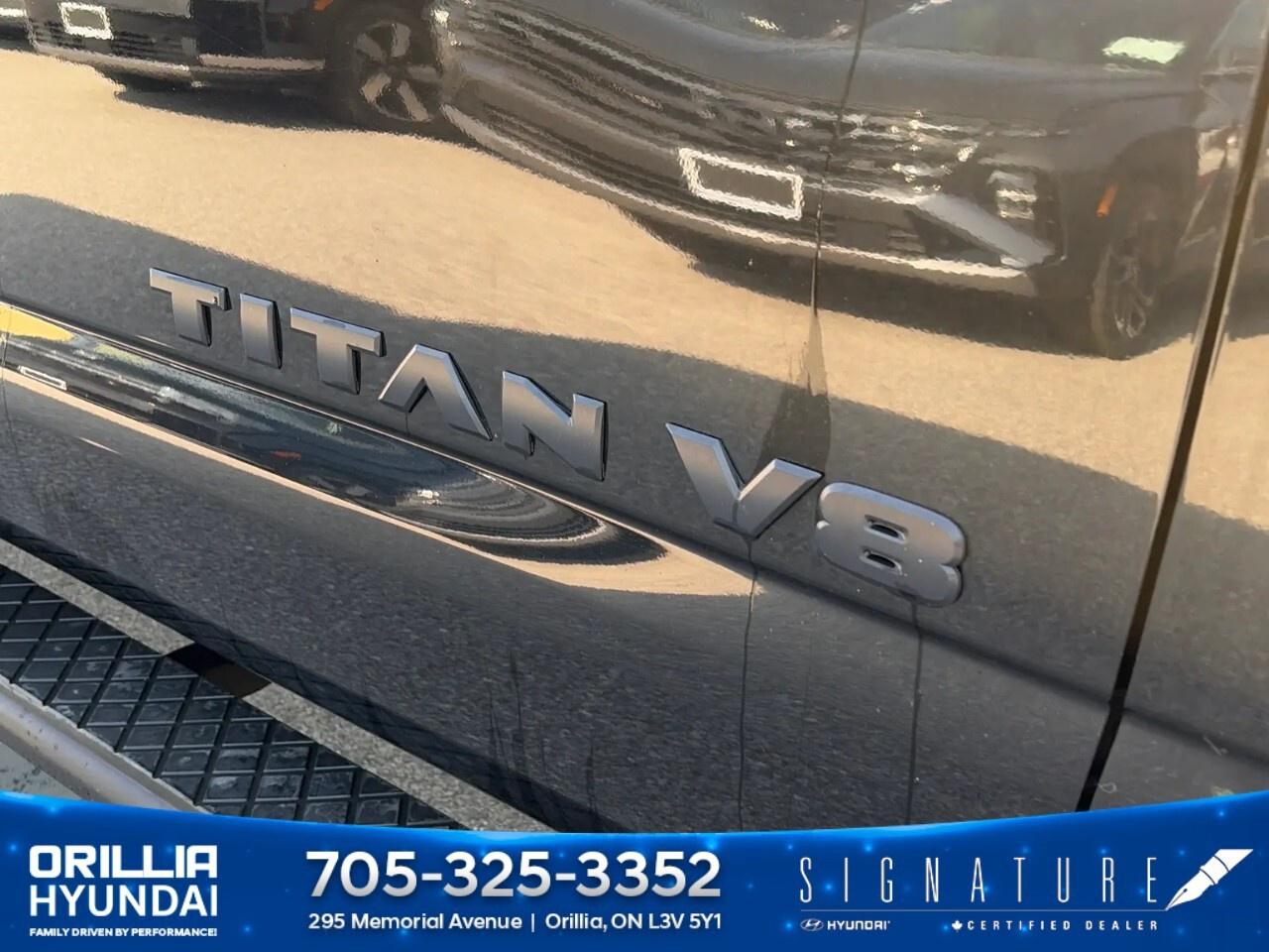 2019 Nissan Titan 4x4 Crew Cab SV Midnight Edition Photo