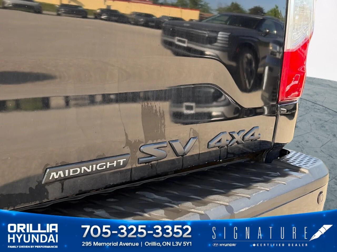 2019 Nissan Titan 4x4 Crew Cab SV Midnight Edition Photo