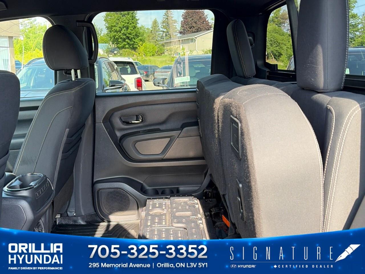 2019 Nissan Titan 4x4 Crew Cab SV Midnight Edition Photo
