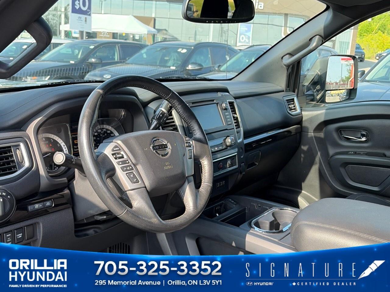 2019 Nissan Titan 4x4 Crew Cab SV Midnight Edition Photo
