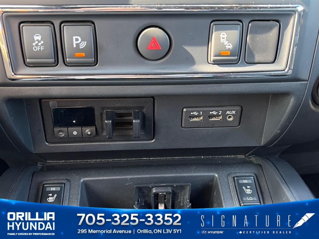 2019 Nissan Titan 4x4 Crew Cab SV Midnight Edition Photo