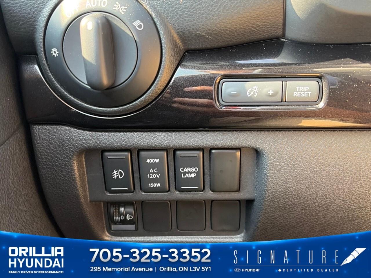 2019 Nissan Titan 4x4 Crew Cab SV Midnight Edition Photo