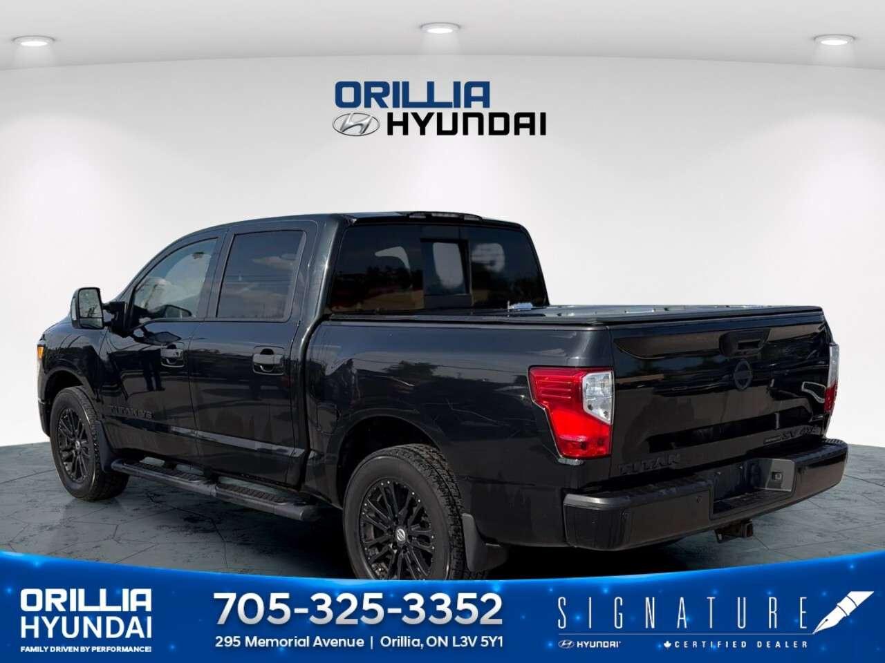 2019 Nissan Titan 4x4 Crew Cab SV Midnight Edition Photo2