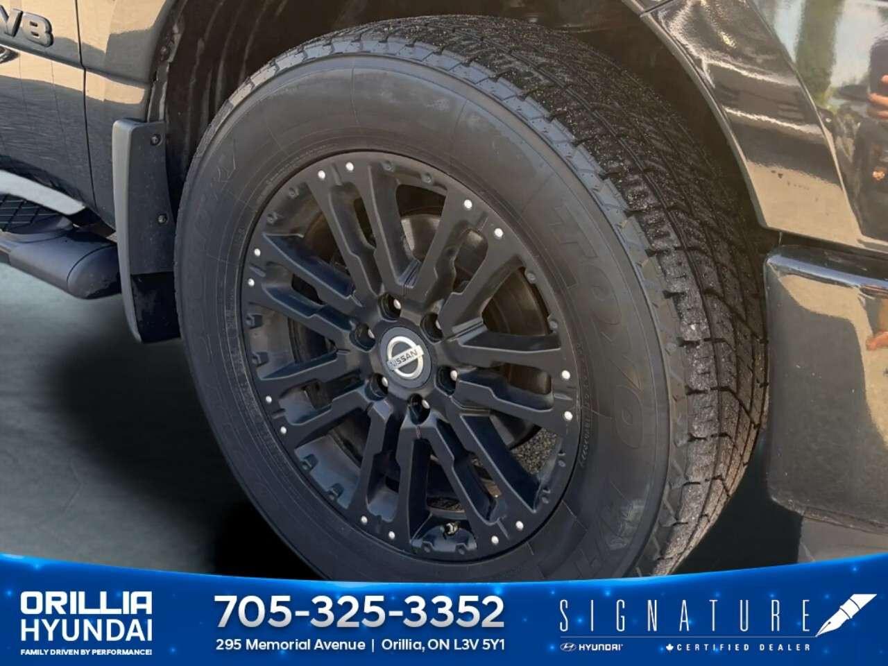 2019 Nissan Titan 4x4 Crew Cab SV Midnight Edition Photo