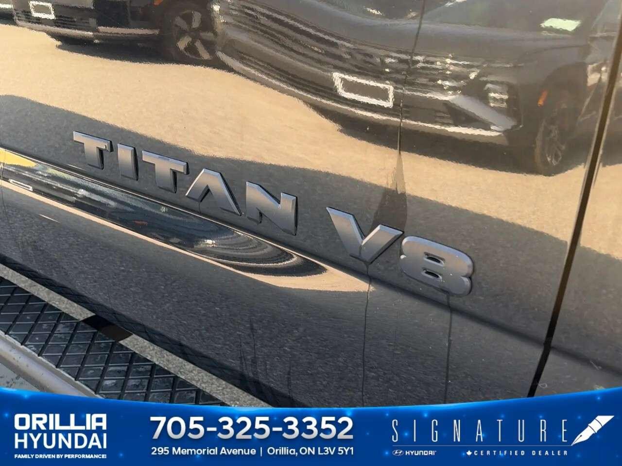 2019 Nissan Titan 4x4 Crew Cab SV Midnight Edition Photo