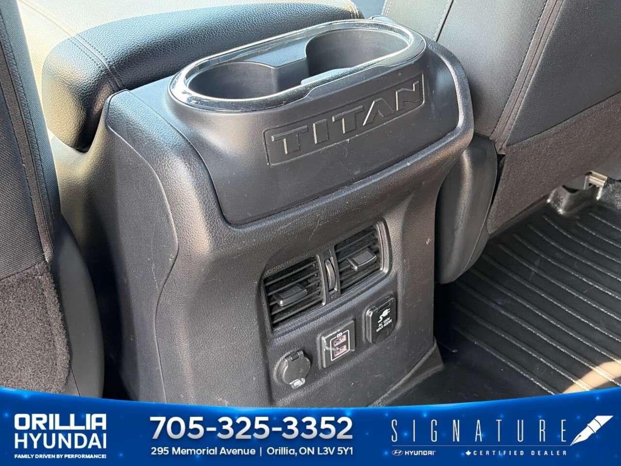 2019 Nissan Titan 4x4 Crew Cab SV Midnight Edition Photo