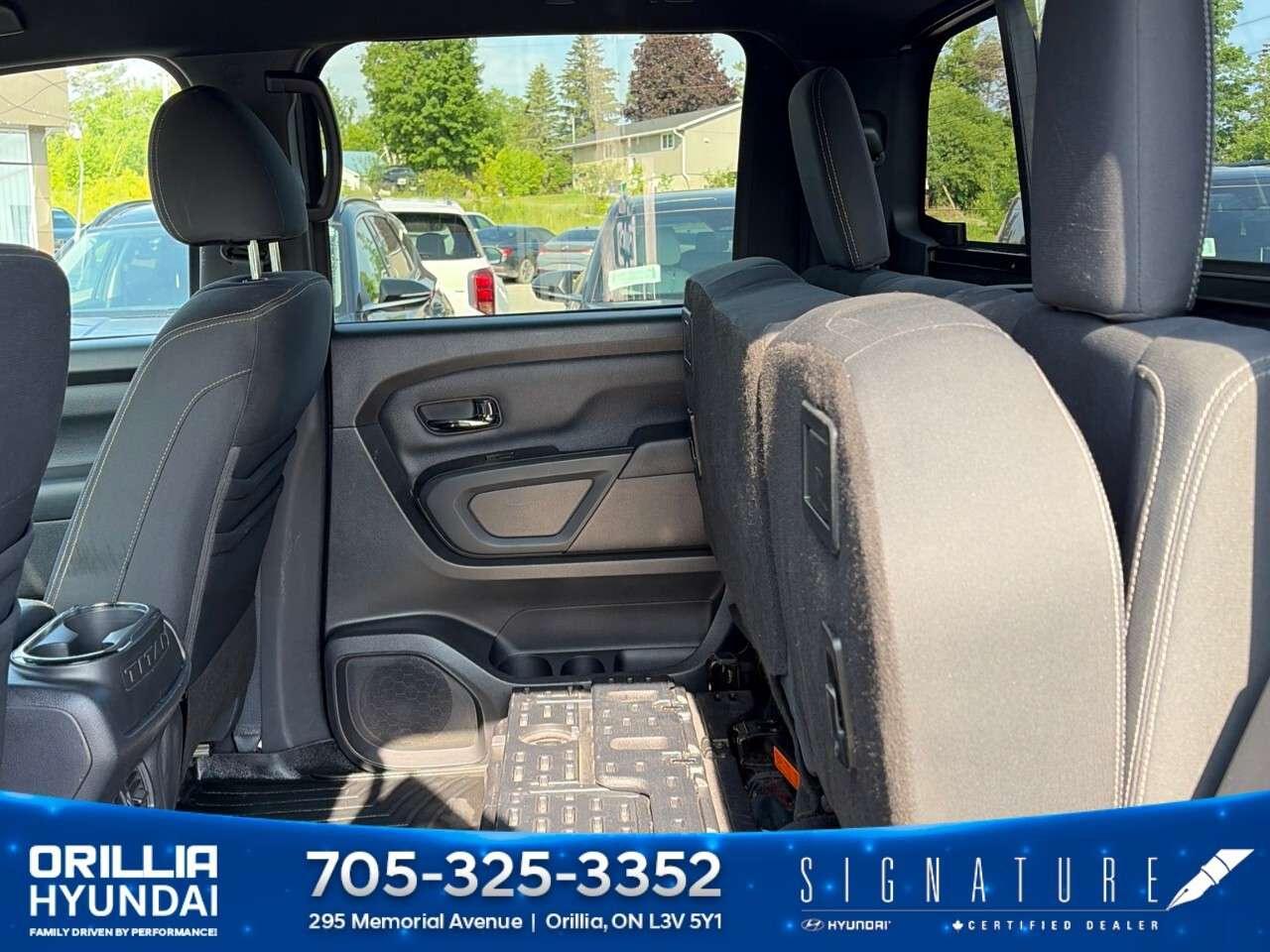 2019 Nissan Titan 4x4 Crew Cab SV Midnight Edition Photo