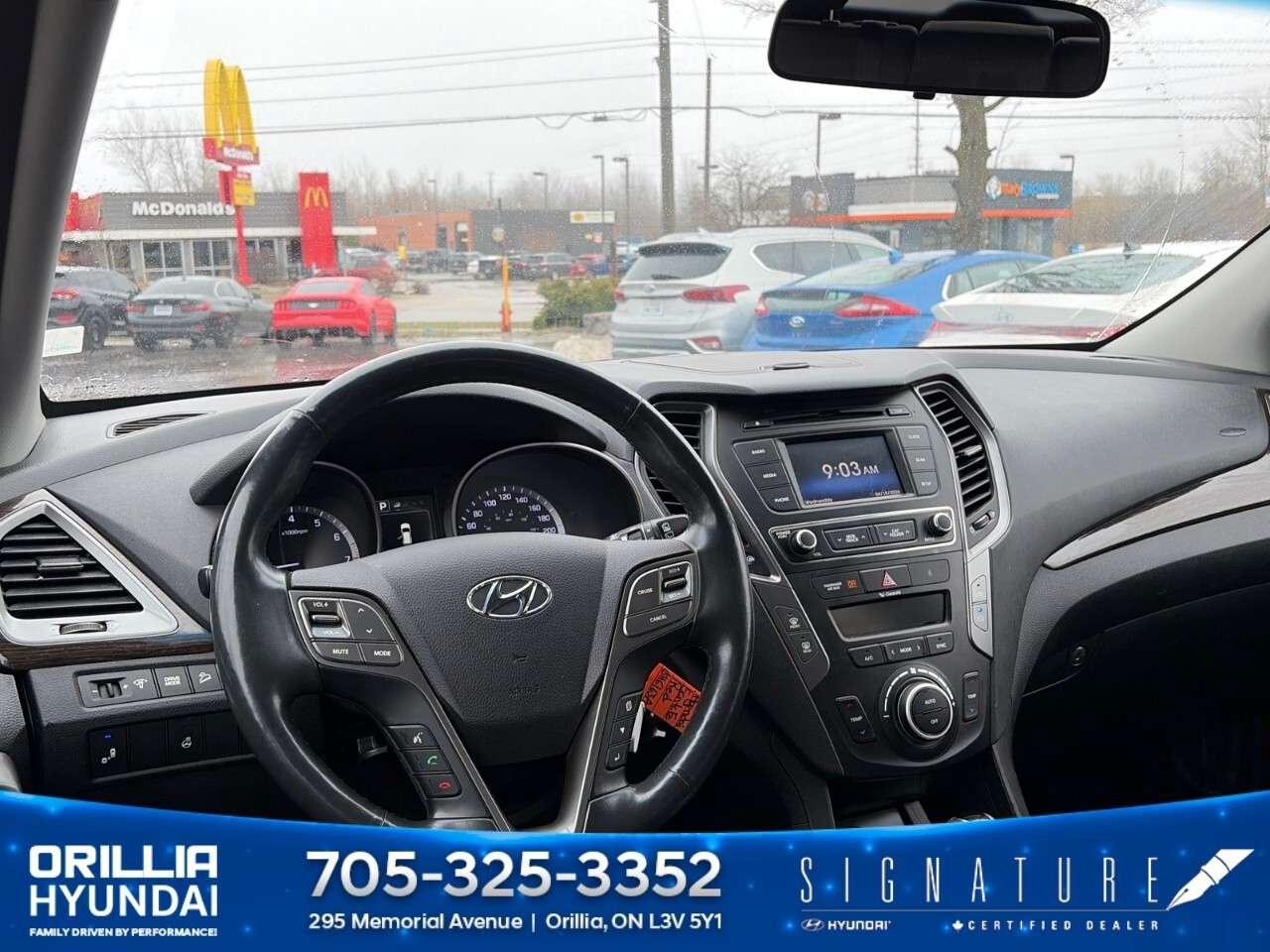 2018 Hyundai Santa Fe 2.4L SE AWD Photo