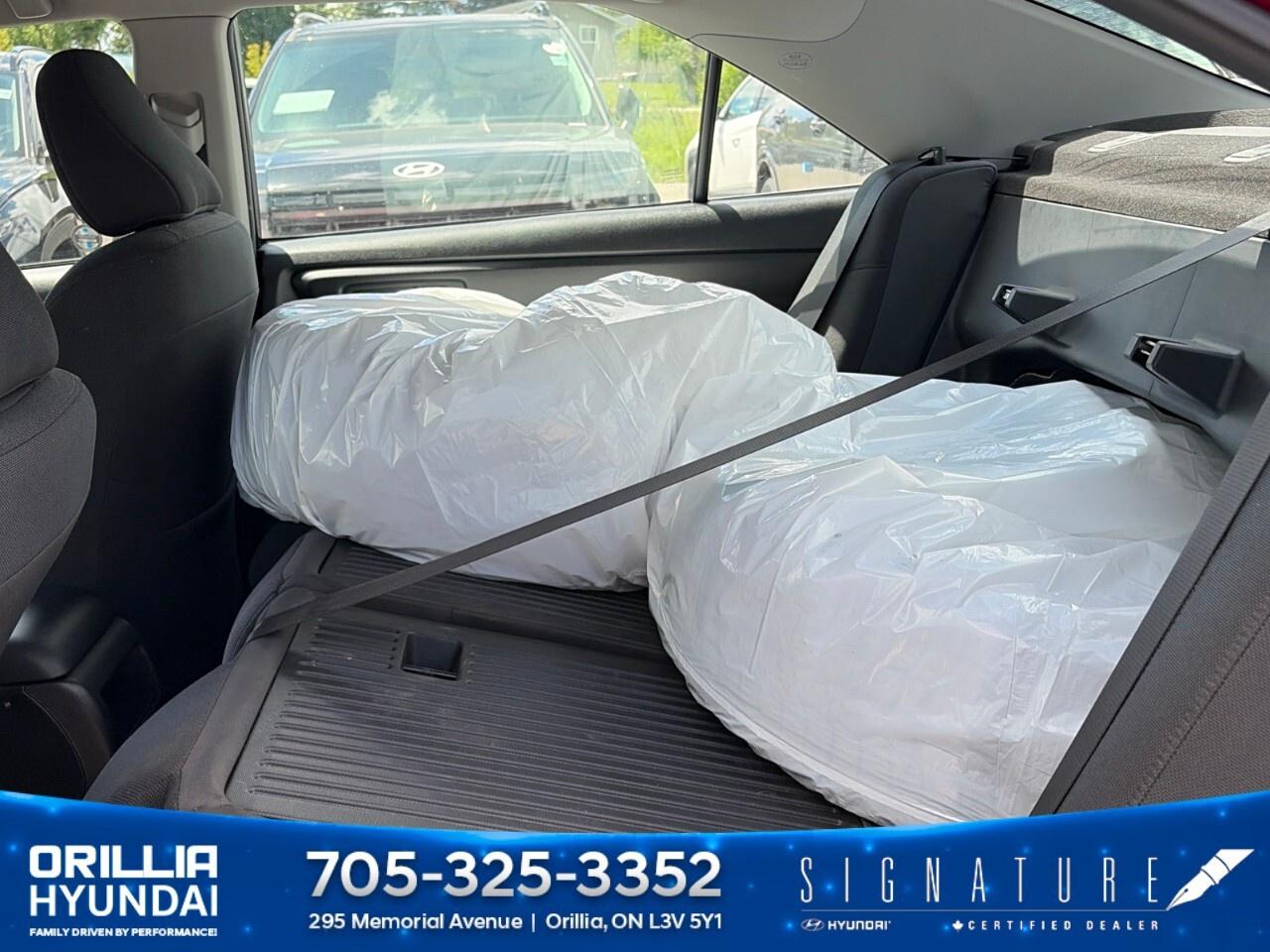 2017 Toyota Camry 4dr Sdn I4 Auto LE Photo