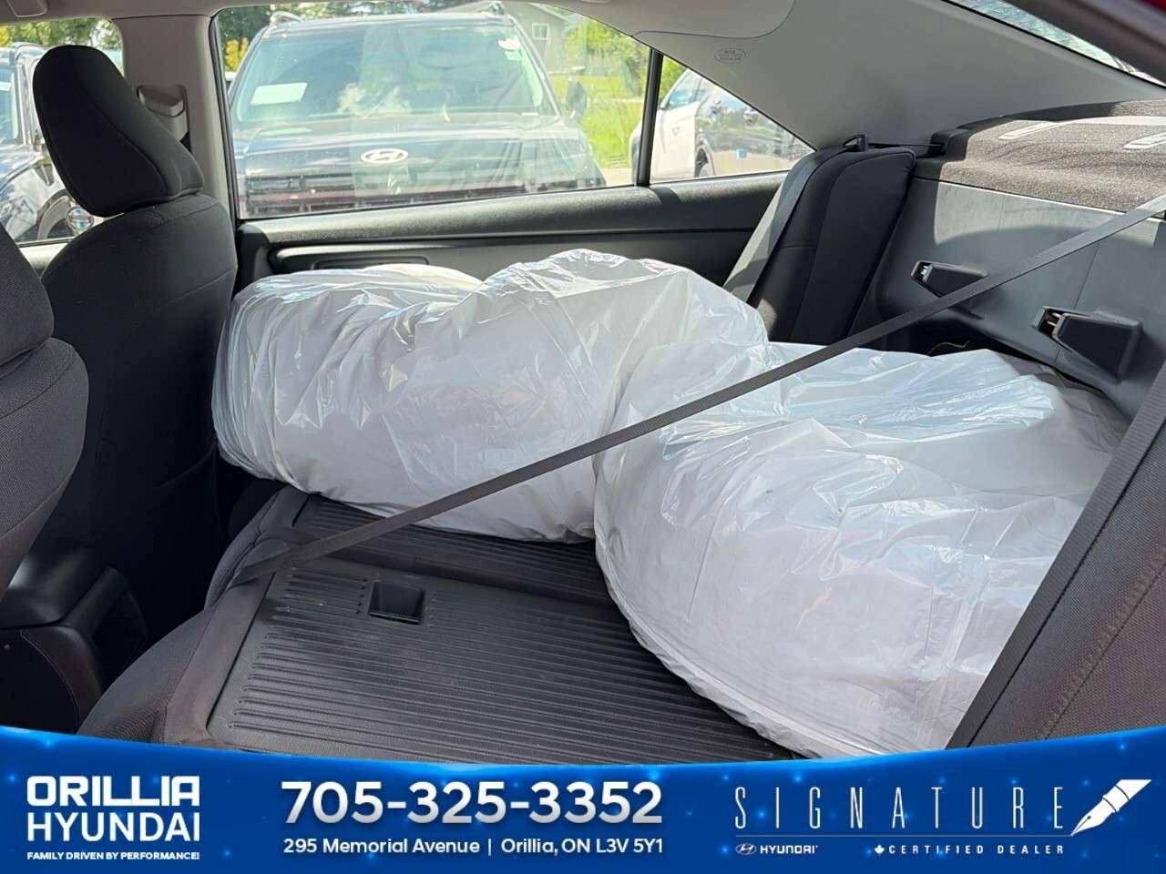 2017 Toyota Camry 4dr Sdn I4 Auto LE Photo