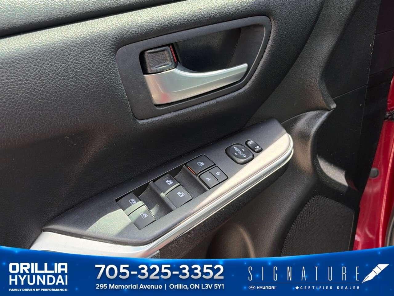 2017 Toyota Camry 4dr Sdn I4 Auto LE Photo