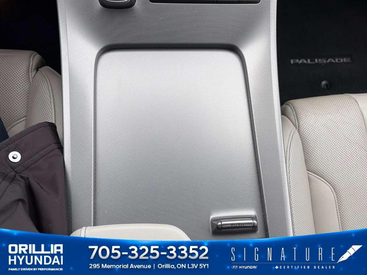 2020 Hyundai PALISADE Luxury 7-Passenger AWD Photo