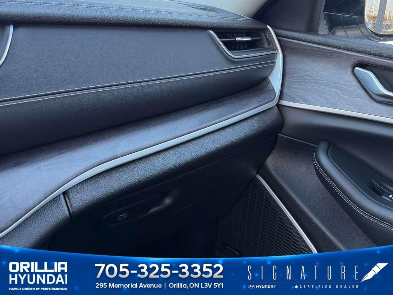 2022 Jeep Grand Cherokee LIMITED 4X4 Photo