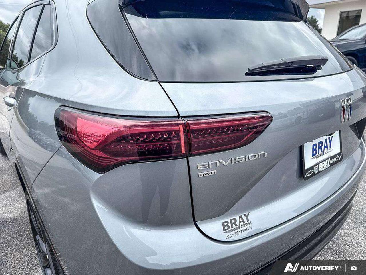 2024 Buick Envision PANORAMIC MOONROOF. WIRELESS PHONE CHARGING. HD SURROUND VISION. HEATED BACK SEATS. Photo