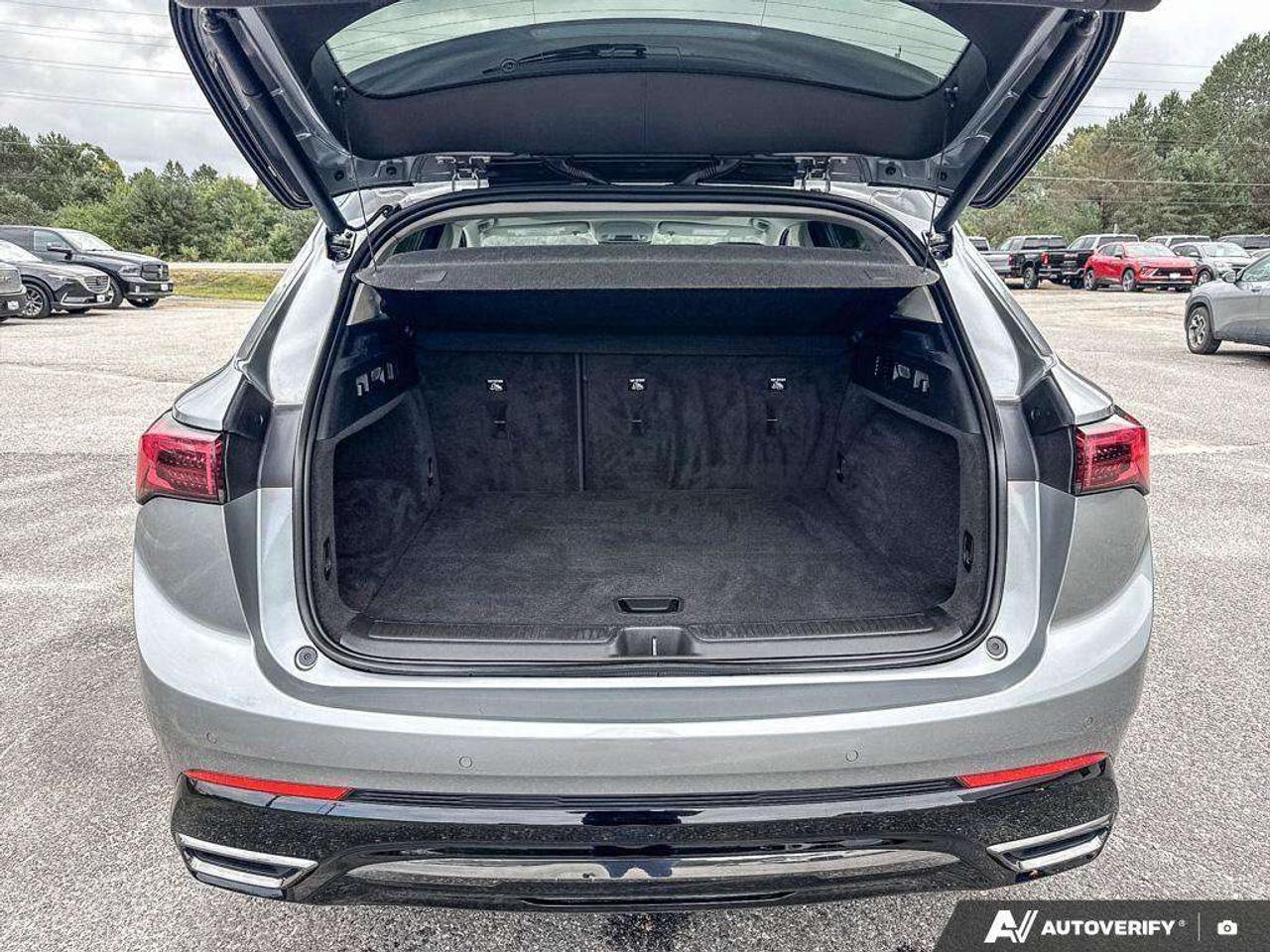 2024 Buick Envision PANORAMIC MOONROOF. WIRELESS PHONE CHARGING. HD SURROUND VISION. HEATED BACK SEATS. Photo
