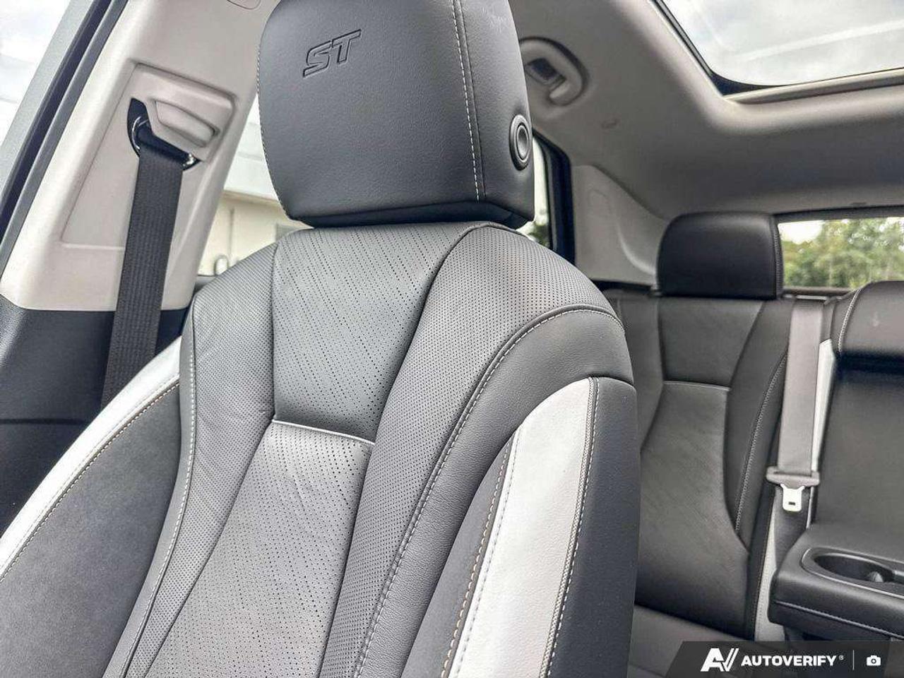 2024 Buick Envision PANORAMIC MOONROOF. WIRELESS PHONE CHARGING. HD SURROUND VISION. HEATED BACK SEATS. Photo