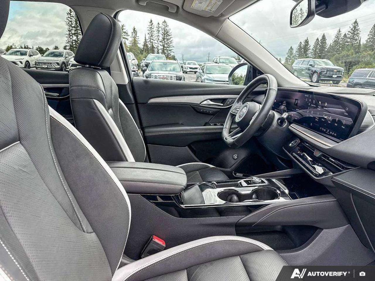 2024 Buick Envision PANORAMIC MOONROOF. WIRELESS PHONE CHARGING. HD SURROUND VISION. HEATED BACK SEATS. Photo