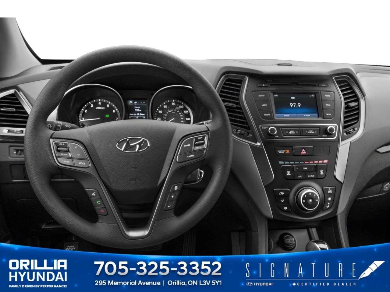 2018 Hyundai Santa Fe 2.4L FWD Photo3