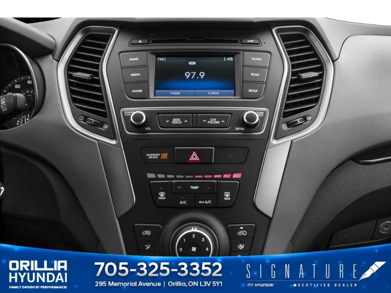 2018 Hyundai Santa Fe 2.4L FWD Photo
